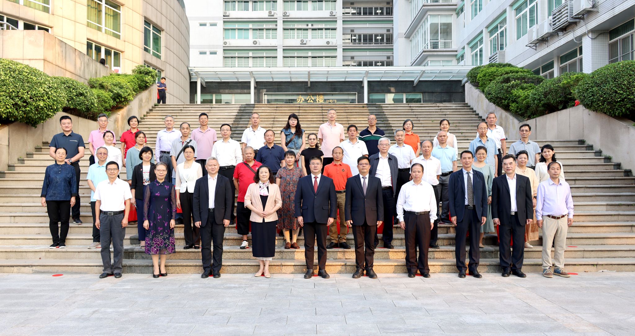 bat365正版唯一官网隆重举行2024年教职工荣休仪式