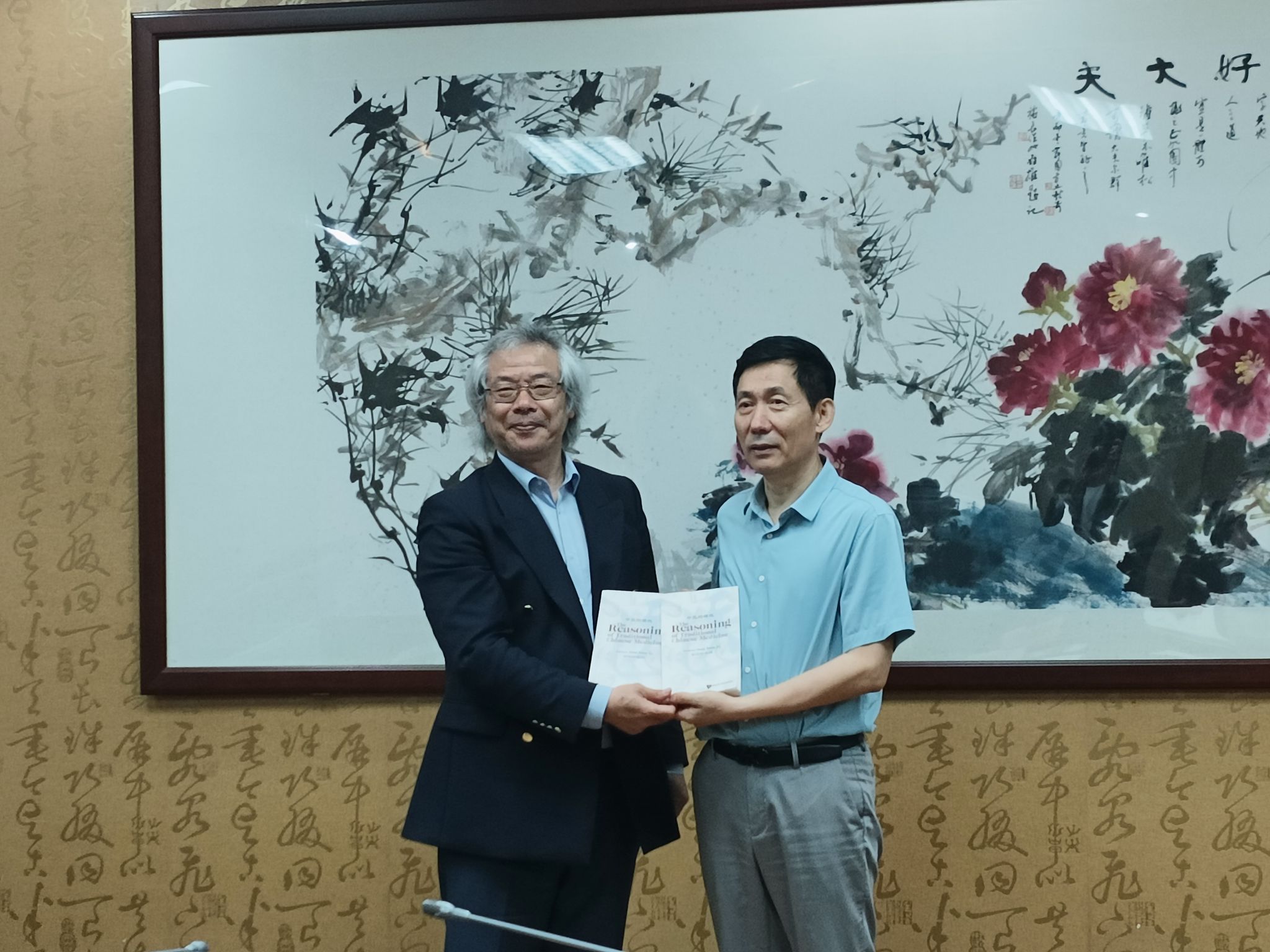 欧洲校友会会长一行来bat365正版唯一官网交流
