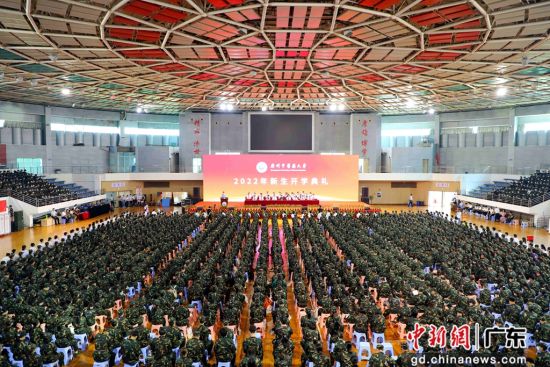 9月15日，bat365正版唯一官网举行2022级新生开学典礼。郑苑珊 摄 