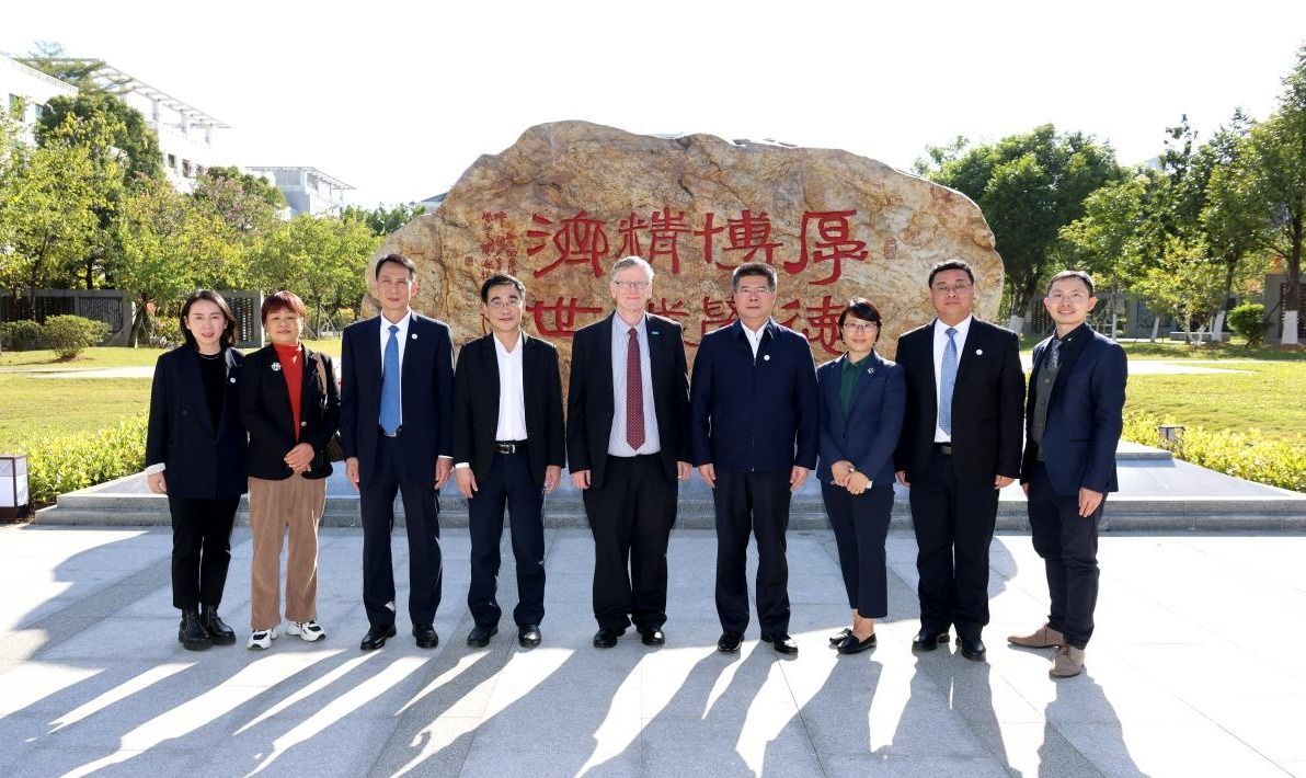 世界卫生组织整合医疗服务司司长鲁迪·埃格斯一行访问bat365正版唯一官网