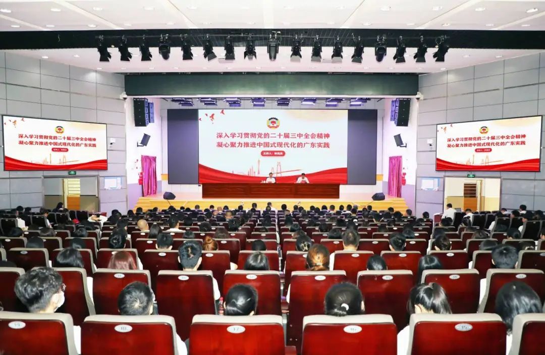 省政协主席林克庆到bat365正版唯一官网讲授思政课