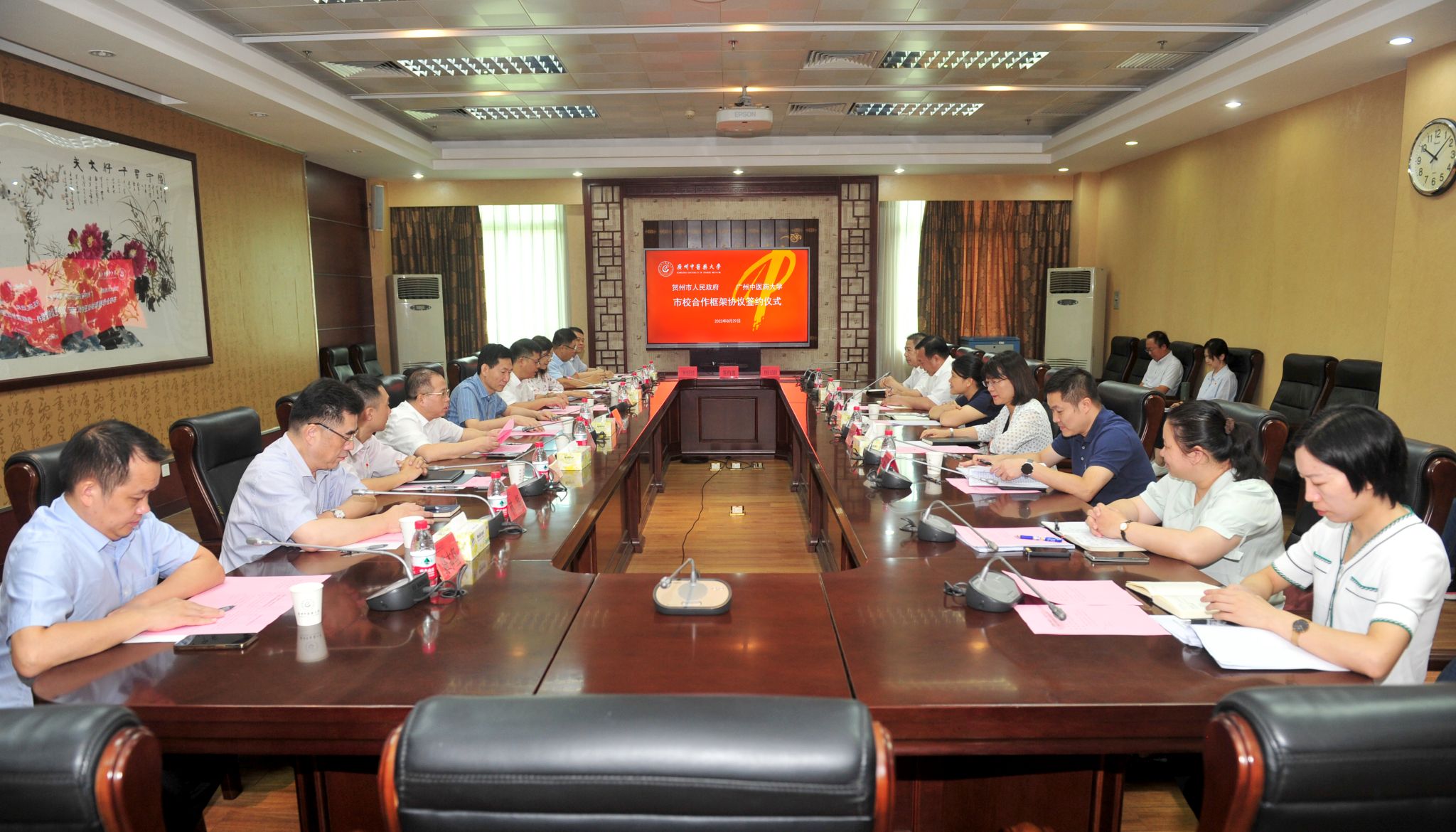 bat365正版唯一官网与贺州市人民政府续签市校合作框架协议